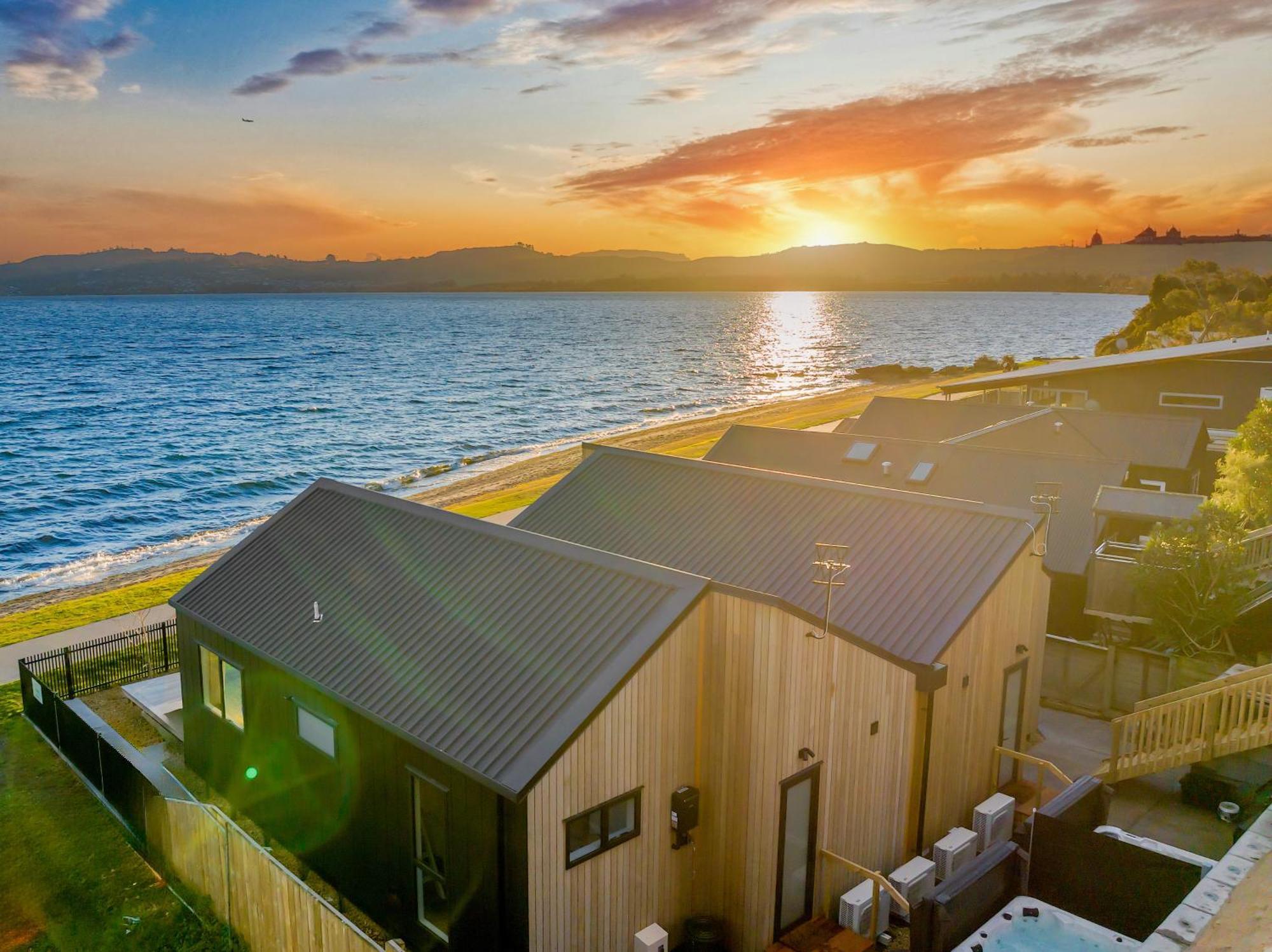 Brand New Lake Front Homes Spa Pool Taupo Dış mekan fotoğraf