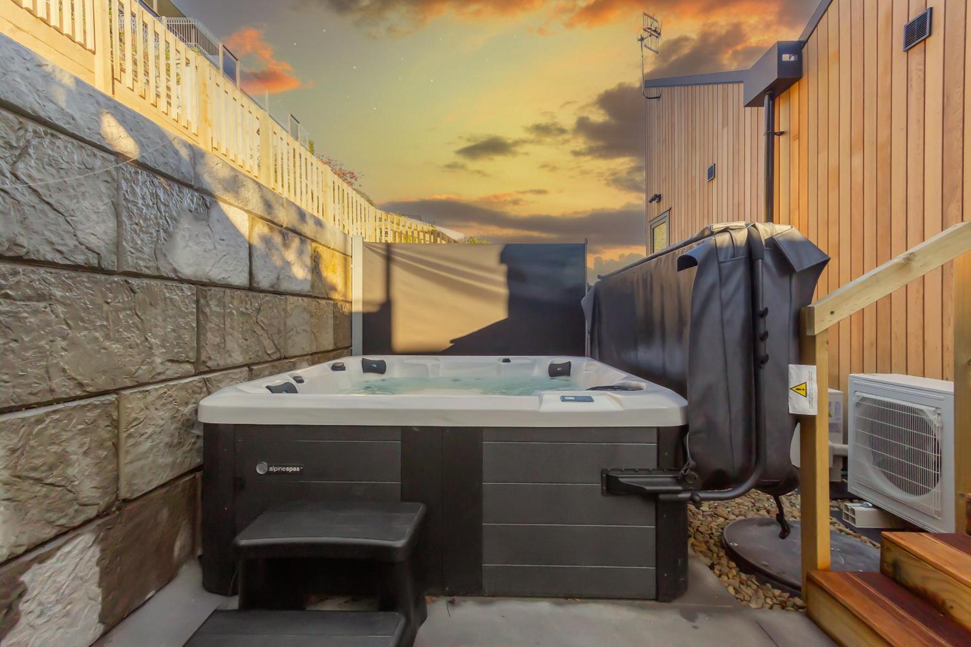Brand New Lake Front Homes Spa Pool Taupo Dış mekan fotoğraf